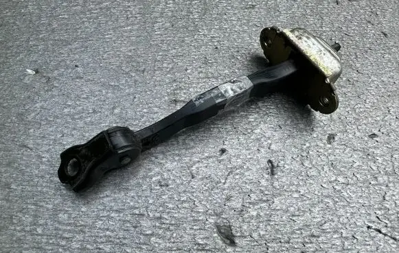 Nissan Patrol Y61 Rear door check strap stopper 82430VB000