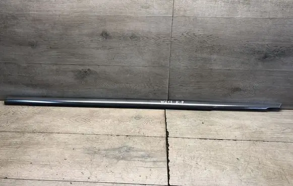 Mercedes-Benz E W213 Front door glass trim molding A2137200124