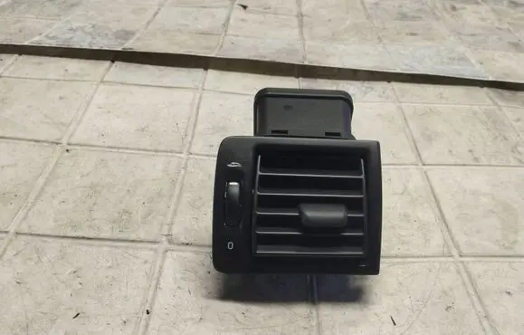 Volvo V50 Dashboard side air vent grill/cover trim 3071509974