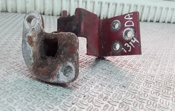 Mercedes-Benz Vito Viano W638 Front door lower hinge 