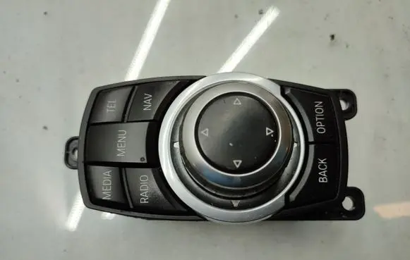 Head unit multimedia control
