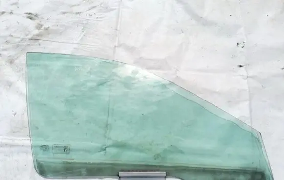 Volvo S40, V40 Front door window glass four-door