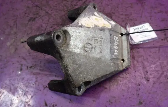 Opel Astra H Engine mounting bracket 13226751