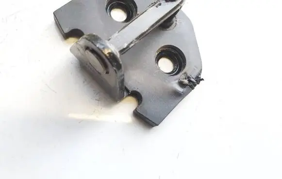 Volvo V50 Front door lock loop/hook striker 30699045