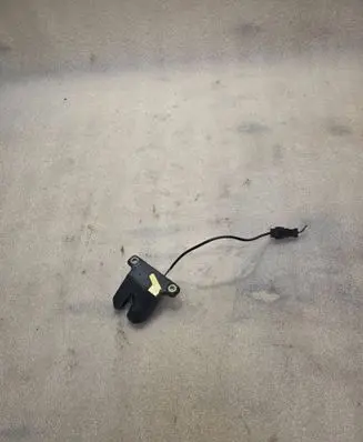 Audi A8 S8 D2 4D Tailgate/trunk/boot lock/catch/latch 4A5827505H