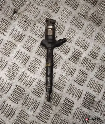 Toyota Avensis T250 Fuel injector 236700g010