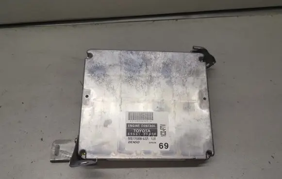 Toyota Avensis T250 Engine control unit/module 8966105690