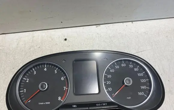 Volkswagen Polo V 6R Speedometer (instrument cluster) A2C53385389 00147399