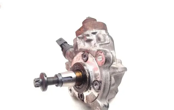 BMW 3 E90 E91 Fuel injection high pressure pump 7797874 0445010506