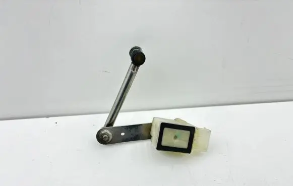 Maserati Ghibli Rear air suspension level height sensor 89089884