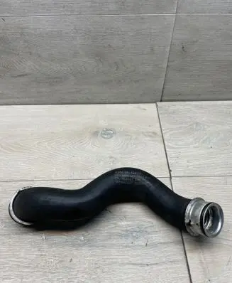 Mercedes-Benz C W204 Engine coolant pipe/hose A2045011682