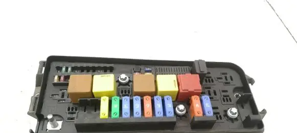 Opel Signum Fuse module 13144711 00109920 519068019