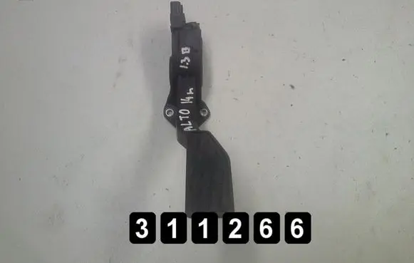 Accelerator throttle pedal