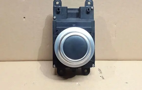 Multifunctional control switch/knob