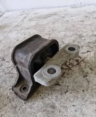 Opel Meriva A Engine mount bracket 13125208 13125209