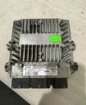 Ford Focus Engine control unit/module 4M5112A650JL 5WS40303KT