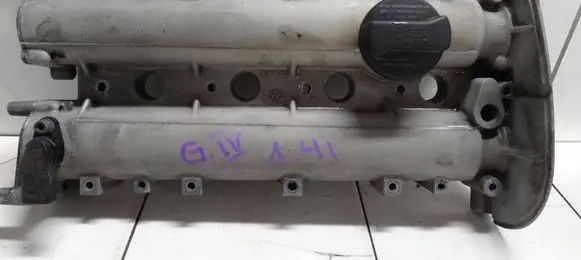 Volkswagen Golf IV Rocker cam cover 038103475E
