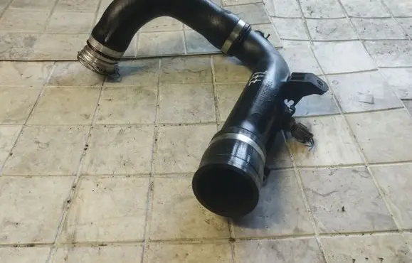 Toyota Corolla Verso AR10 Intercooler hose/pipe 173620R011