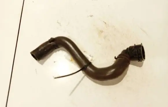 Volkswagen Touran I Engine coolant pipe/hose