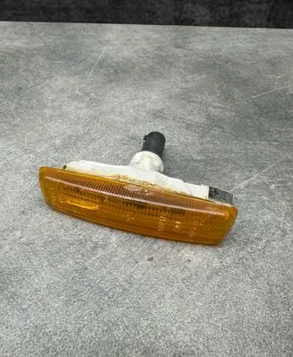 BMW 5 E39 Front fender indicator light 8360205 PA66GF30