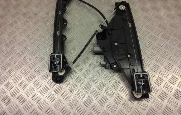 Opel Mokka X Front door window regulator with motor 9828130680