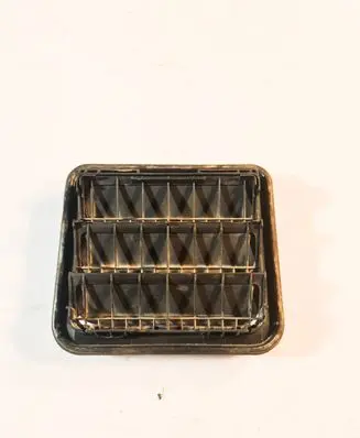 Quarter panel pressure vent