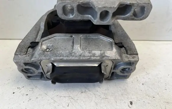 Volkswagen Touran II Engine mount bracket 1k0199202