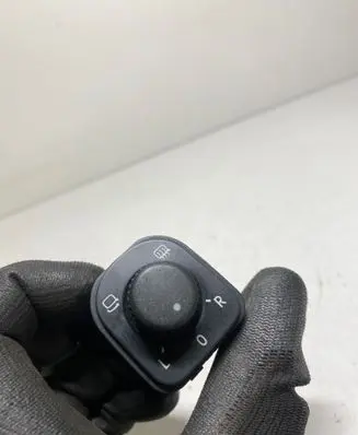 Volkswagen Golf V Wing mirror switch 1K0959565J 072801S