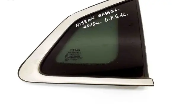 Nissan Qashqai Rear vent window glass 833124EA0A