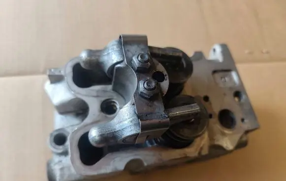 Jeep Cherokee XJ Engine head 4883416AB