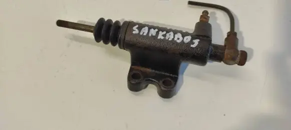 Mitsubishi Pajero Clutch slave cylinder 