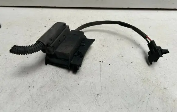 Opel Vectra C Fan control module 1379151