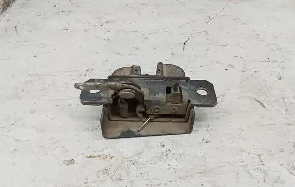 Loading door lock