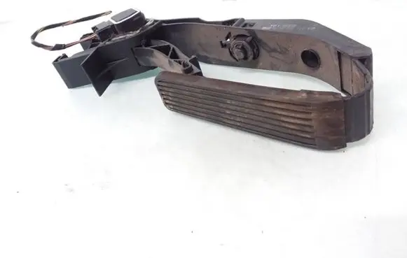 Mercedes-Benz C W203 Accelerator throttle pedal A2113000404