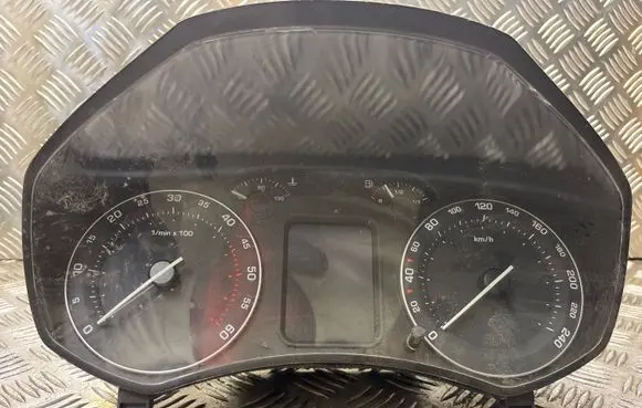 Skoda Octavia Mk2 (1Z) Speedometer (instrument cluster) 1Z0920841E