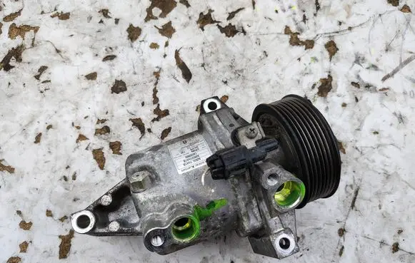 Nissan Juke I F15 Air conditioning (A/C) compressor (pump) 926001KA1B