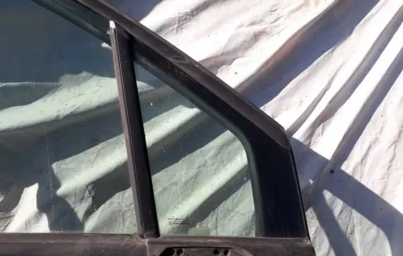 Citroen C8 Front door vent window glass four-door 