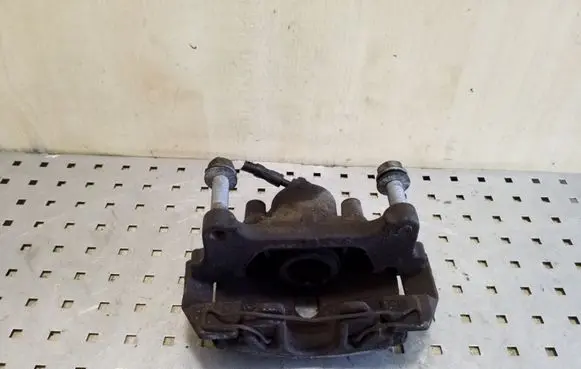 Volkswagen PASSAT B6 Front brake caliper