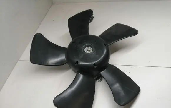Toyota RAV 4 (XA40) Electric radiator cooling fan 3R021M5Z14