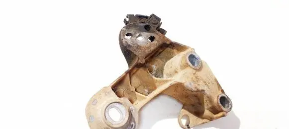 Engine mounting bracket