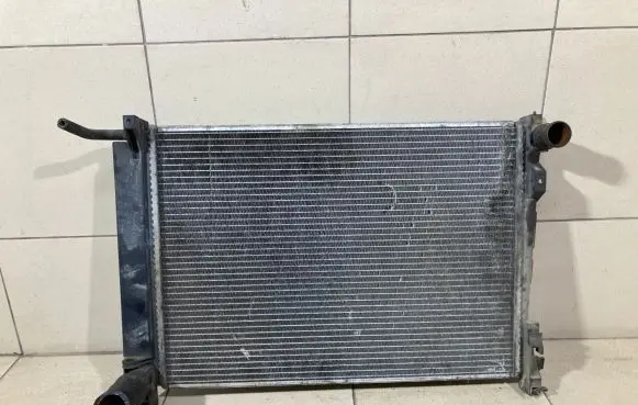 Chrysler Voyager Coolant radiator 8676840