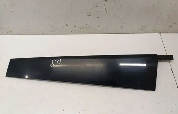 Volkswagen Multivan T7 Front door glass trim molding 7T0837902