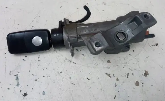 Volkswagen Polo Ignition lock 4B0905851C