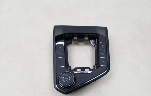Volkswagen Tiguan Head unit multimedia control 5NB864263
