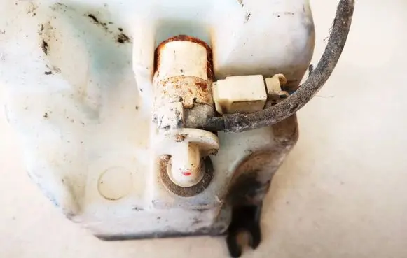 Nissan Sunny Windscreen/windshield washer pump