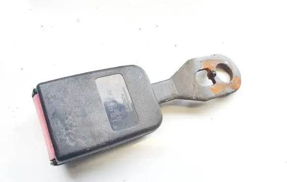 Front seatbelt buckle