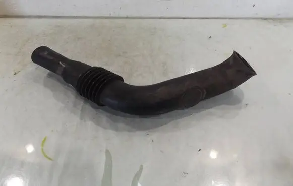 Air intake hose/pipe