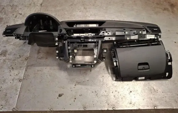BMW X1 E84 Dashboard 1954542310 1770300 560857