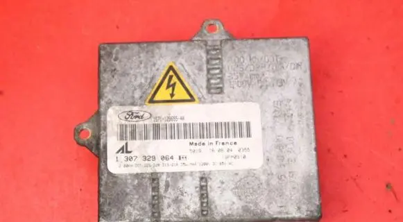 Ford Mondeo Mk III Voltage converter/converter module 1S71-12B655-AA