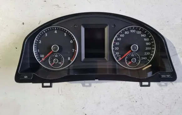 Volkswagen Golf Plus Speedometer (instrument cluster) 5M0920870A
